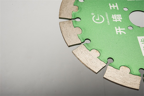 墻槽切割片在鋸切時會出現哪些磨損現象呢?